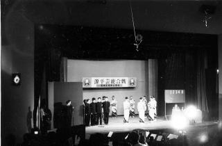 １９６１年、源平芸能合戦（於東京都北区公会堂）に出場